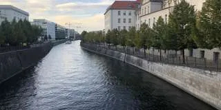 Exklusives Wohnen & Arbeiten am Wasser im Regierungsviertel – Teilgewerbe möglich — photo 1